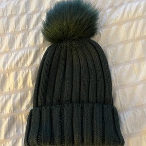 Aritzia - Sunday Best - Emerald Green Pom Pom Hat
